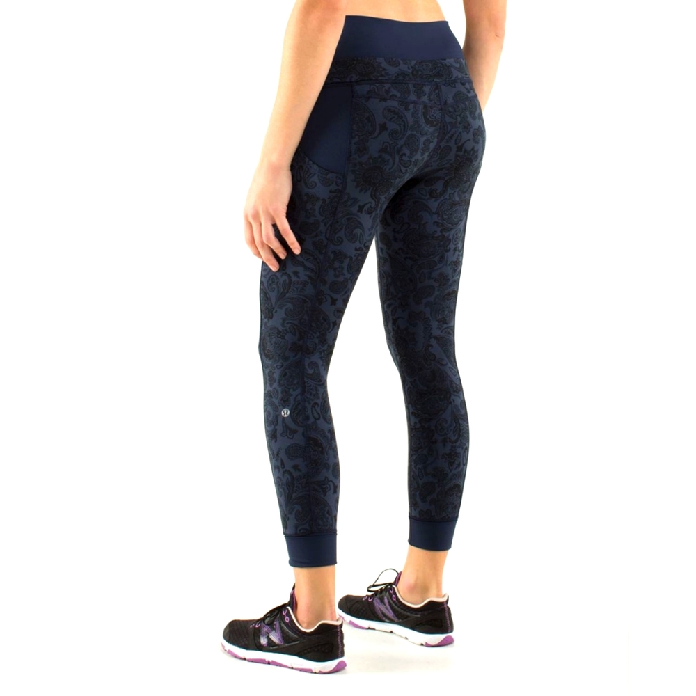 Lululemon EUC En Route Crop size 6